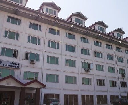 Hotel Pamposh Srinagar  Bagian luar foto