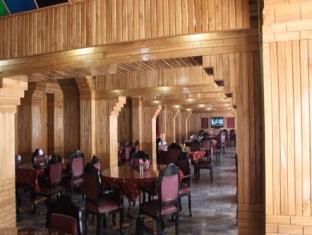 Hotel Pamposh Srinagar  Bagian luar foto